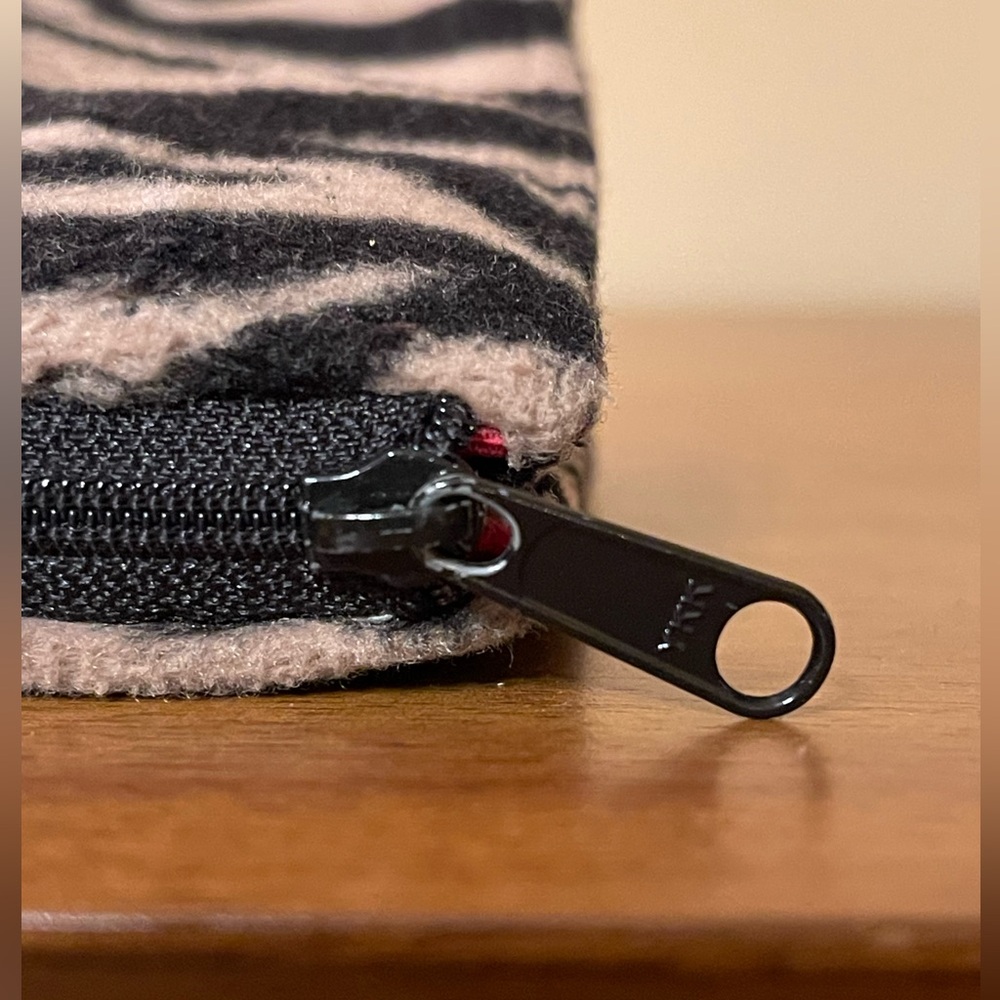 Kate Spade, Vintage Fuzzy Faux Fur Animal Print Pouch - Picture 8 of 12